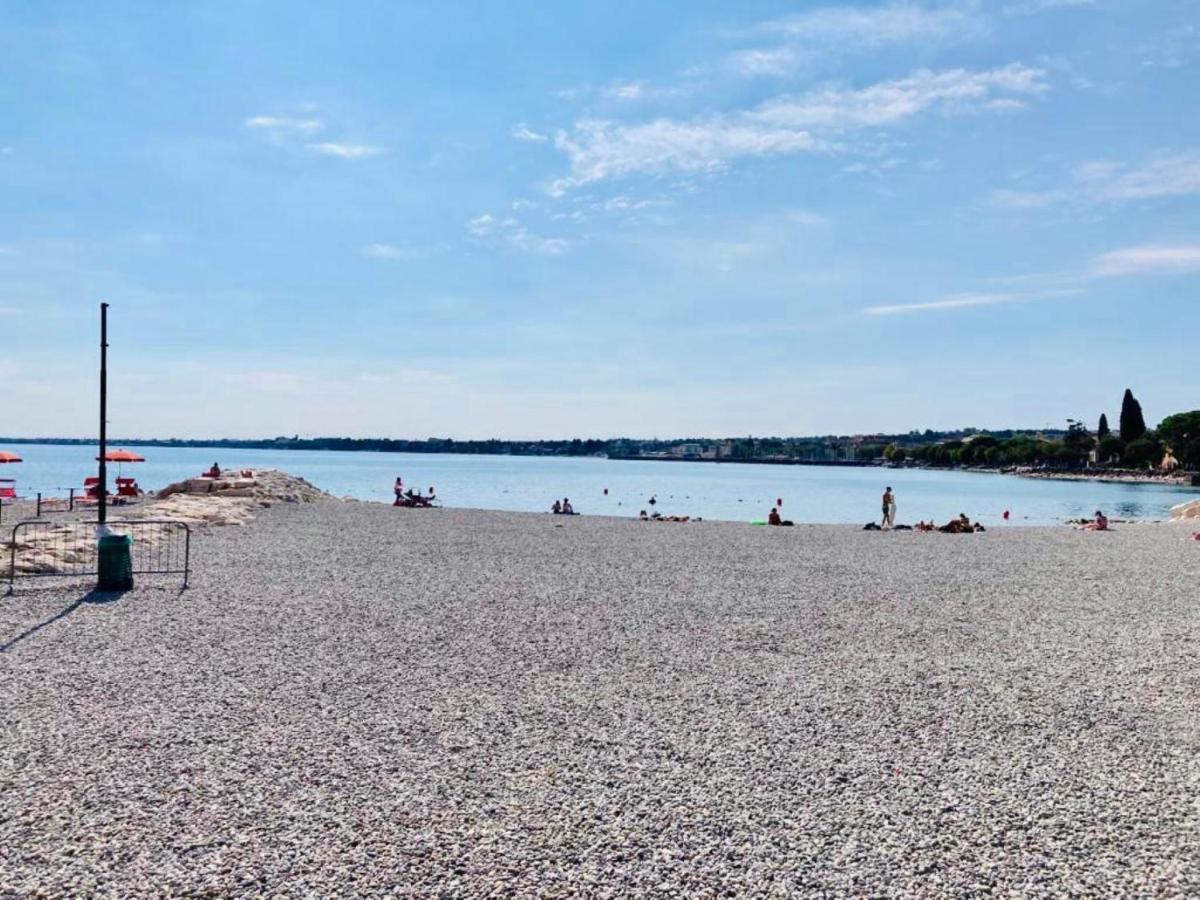 Appartamento Anna Sul Lago Di Garda - Citycenter Desenzano Del Garda Bagian luar foto